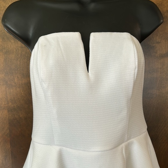 LULUS WHERE ARE YOU WHITE STRAPLESS ROMPER SIZE S - Picture 2 of 16